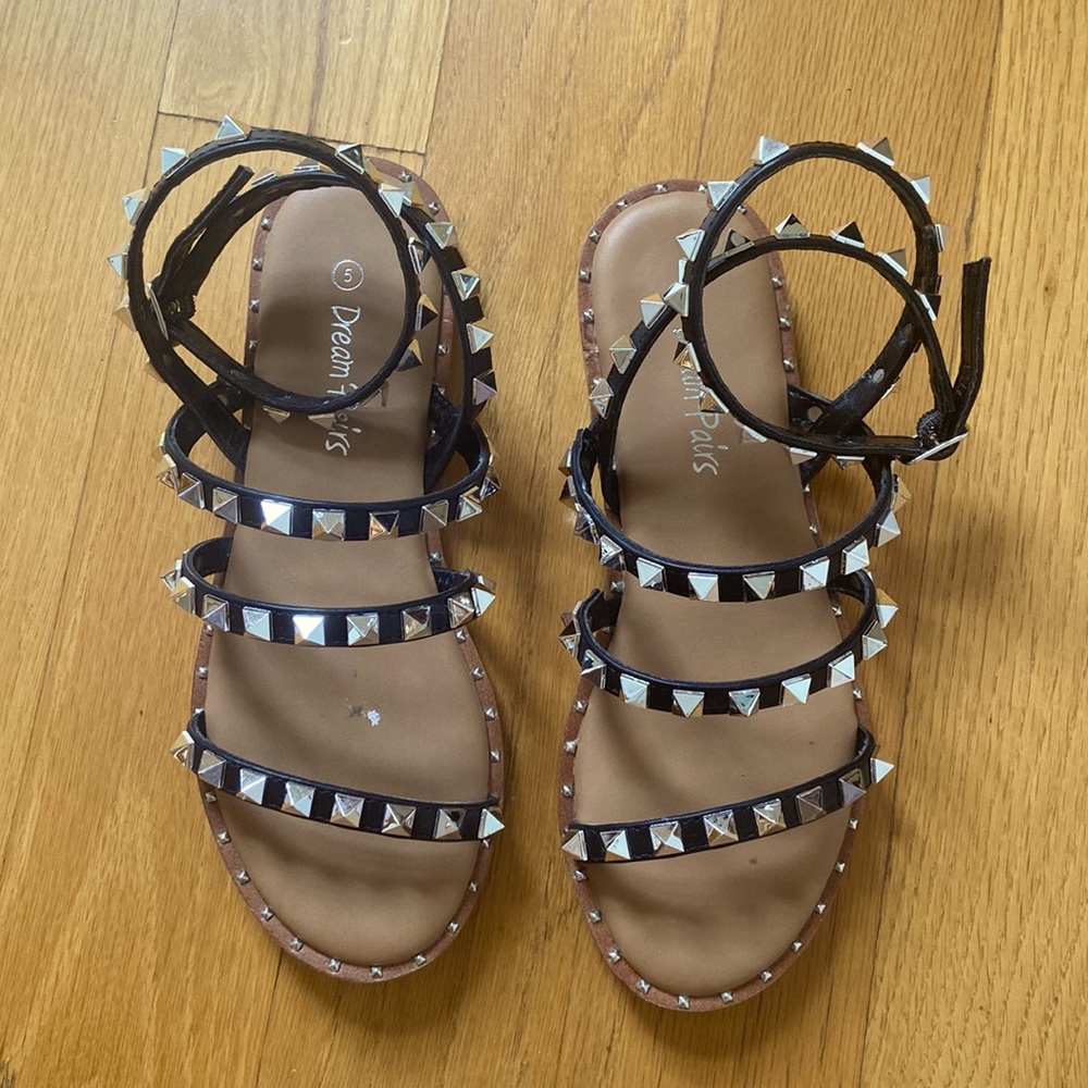 AMAZON Black Strappy sandals